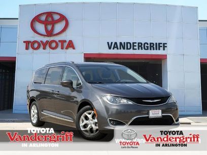 Used 2018 Chrysler Pacifica Touring-L w/ Tire & Wheel Group
