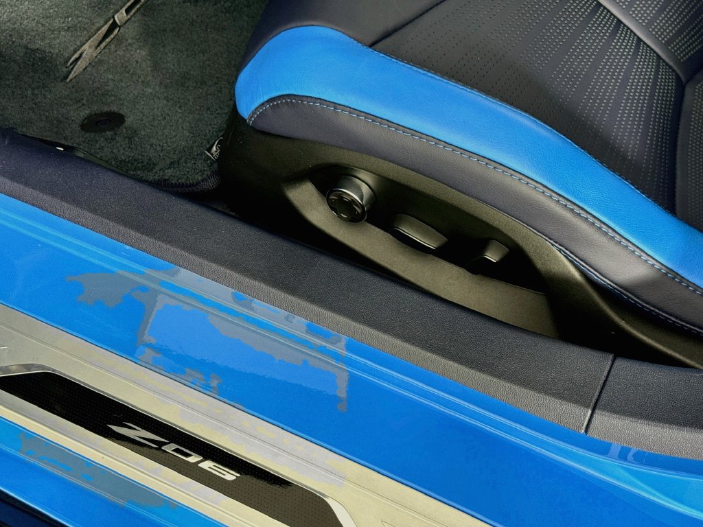 Used 2025 Chevrolet Corvette Z06 w/ Stealth Interior Trim Package RWD image 17