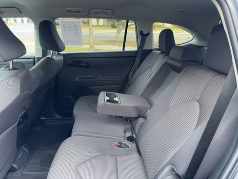 Certified 2022 Toyota Highlander LE image 21