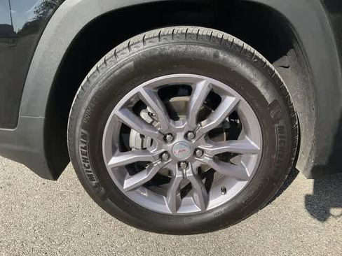 Used 2023 GMC Terrain SLT FWD image 13