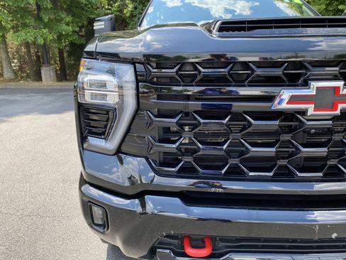 Used 2024 Chevrolet Silverado 2500 ZR2 w/ Technology Package image 14