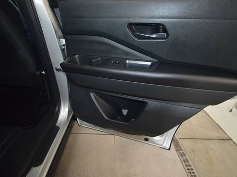 Used 2025 Nissan Pathfinder SV w/ SV Premium Package AWD/4WD image 17