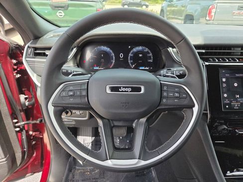 Used 2024 Jeep Grand Cherokee Laredo RWD image 26