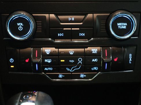 Used 2019 Ford Explorer XLT w/ Equipment Group 202A image 27