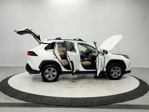 Used 2023 Toyota RAV4 LE AWD/4WD image 17