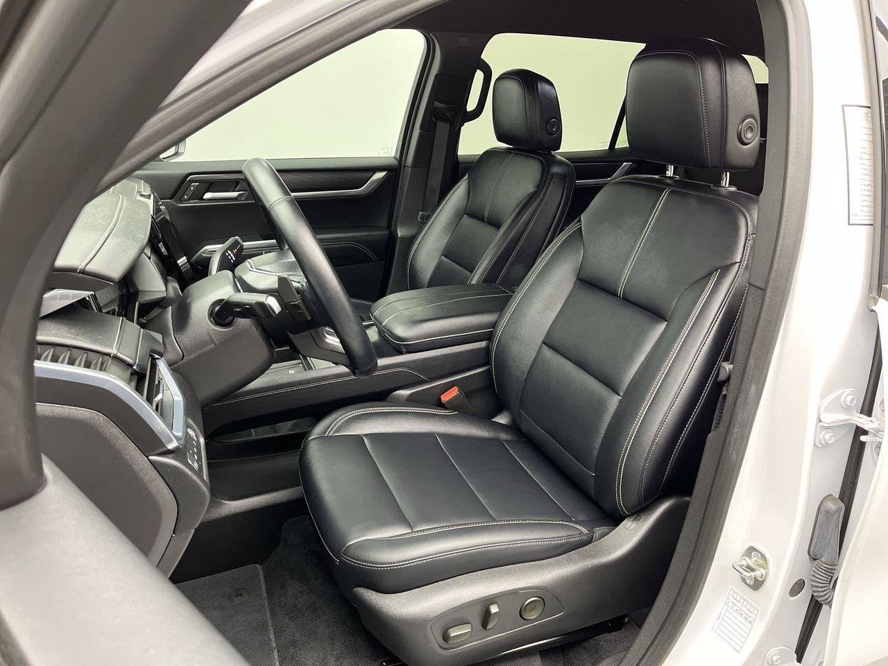 Certified 2026 GMC Acadia Elevation w/ Elevation Premium Package AWD/4WD image 11