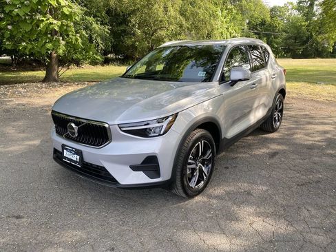 Used 2023 Volvo XC40 B5 Core w/ Climate Package AWD/4WD image 4