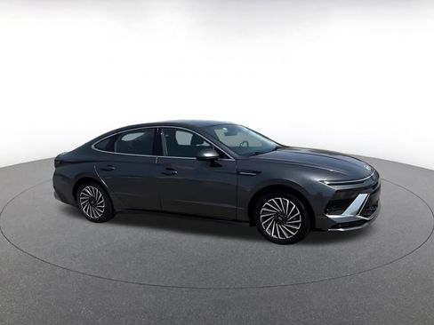 Used 2025 Hyundai Sonata SEL FWD image 2