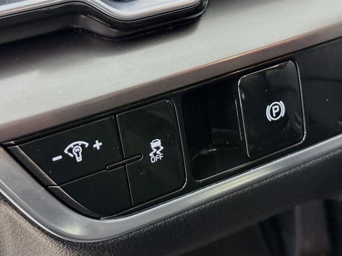 Used 2025 Kia Sportage EX image 9