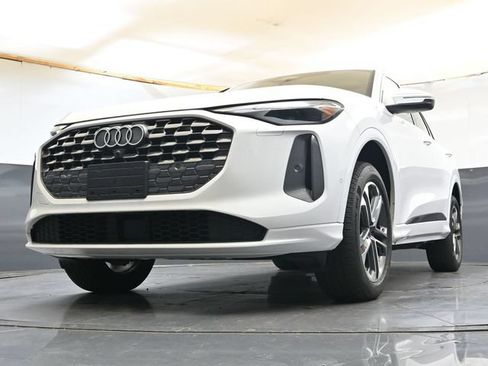 Used 2025 Audi Q5 Premium w/ Convenience Package AWD/4WD image 30