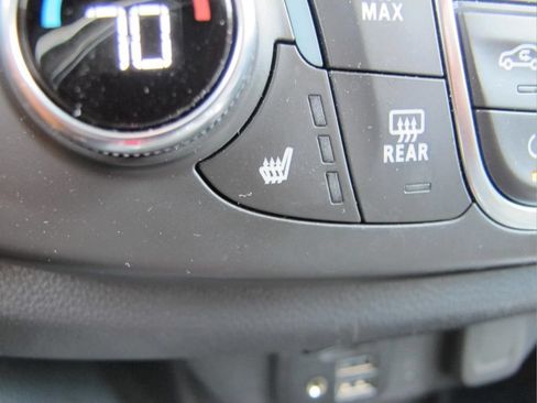 Used 2021 Chevrolet Traverse LT w/ LT Premium Package FWD image 16