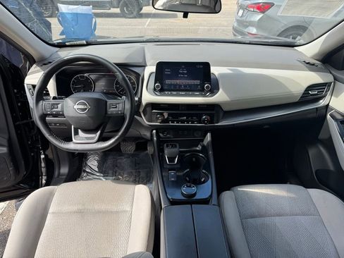 Used 2025 Nissan Rogue SV image 14