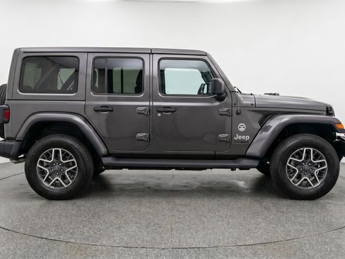 Used 2025 Jeep Wrangler Unlimited Sahara AWD/4WD image 11