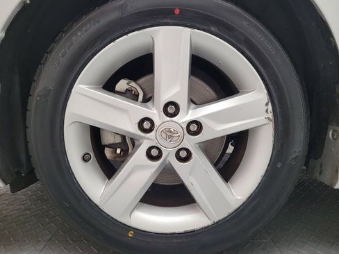 Used 2014 Toyota Camry SE image 31