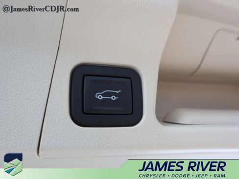 Used 2023 GMC Acadia Denali w/ Denali Ultimate Package AWD/4WD image 16