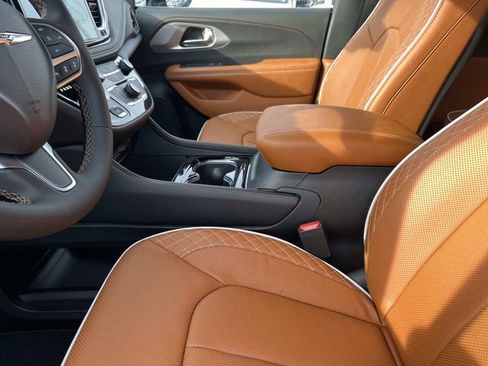 New 2026 Chrysler Pacifica Pinnacle image 26