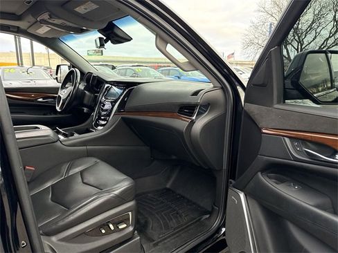 Used 2018 Cadillac Escalade Luxury image 21