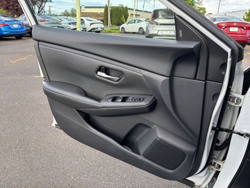 Used 2025 Nissan Sentra SV FWD image 18