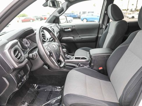 Certified 2023 Toyota Tacoma TRD Off-Road AWD/4WD image 18