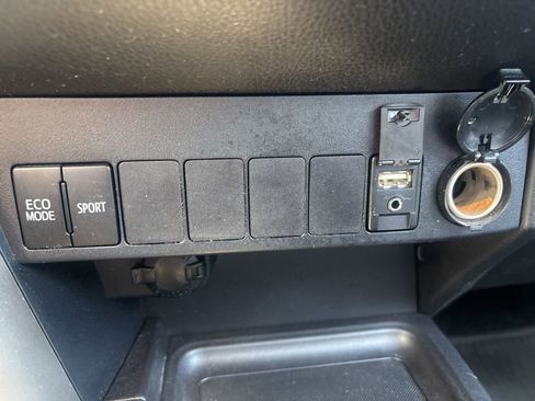 Used 2014 Toyota RAV4 XLE AWD/4WD image 20