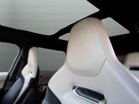 Used 2021 Land Rover Range Rover Sport SVR Carbon Edition image 10