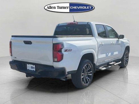 Used 2025 Chevrolet Colorado Z71 AWD/4WD image 4
