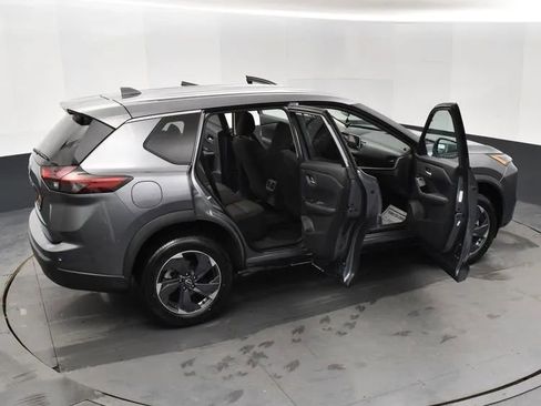 Used 2025 Nissan Rogue SV image 6