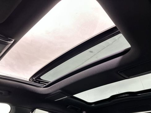 Used 2019 BMW 750i w/ Executive Package image 26