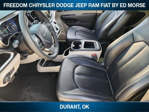 Used 2024 Chrysler Pacifica Touring-L image 10