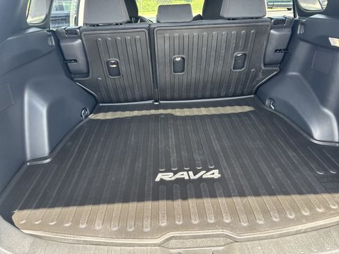 Used 2022 Toyota RAV4 SE w/ Weather & Moonroof Package AWD/4WD image 5