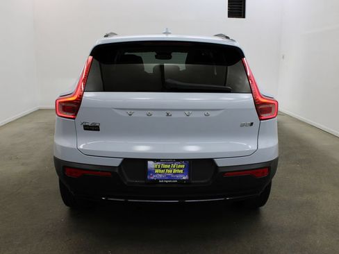 Used 2024 Volvo XC40 B5 Plus w/ Protection Package Premier AWD/4WD image 4
