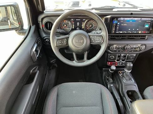 Certified 2025 Jeep Wrangler Unlimited Rubicon w/ Convenience Group AWD/4WD image 9