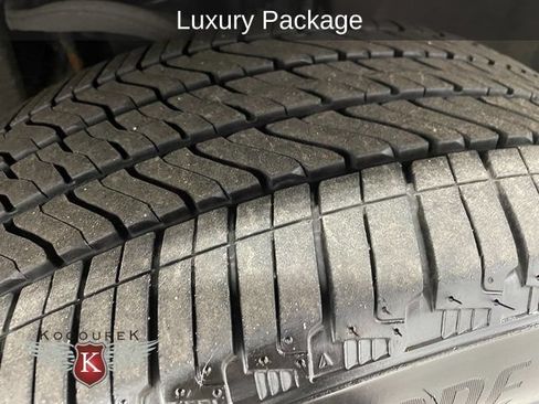 Used 2022 Chevrolet Tahoe RST w/ Luxury Package AWD/4WD image 9