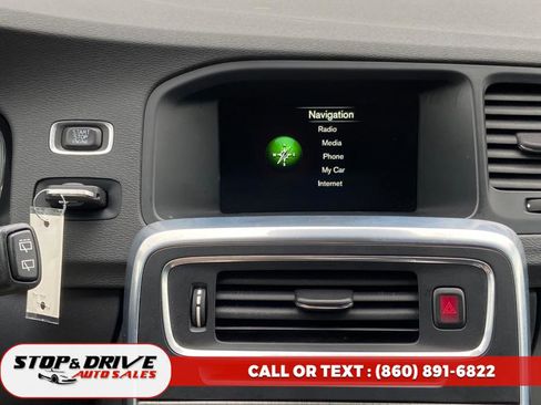 Used 2016 Volvo V60 T5 Cross Country image 13