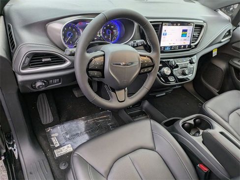 New 2026 Chrysler Pacifica Select image 10