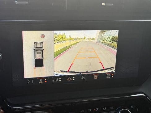 Used 2025 GMC Sierra 1500 AT4 w/ AT4 Premium Package AWD/4WD image 38