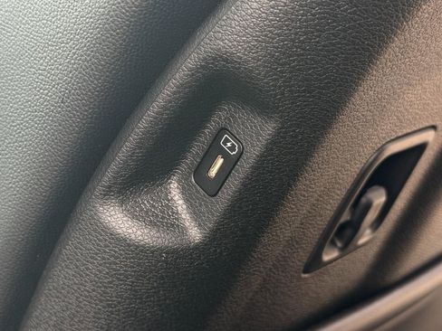 Used 2025 Kia Sportage EX FWD image 30