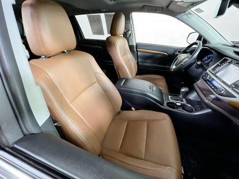 Used 2019 Toyota Highlander Limited image 28