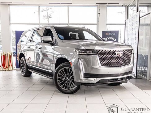 Used 2022 Cadillac Escalade ESV Luxury AWD/4WD image 3
