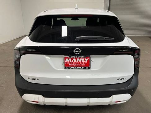 Used 2025 Nissan Kicks SV AWD/4WD image 4