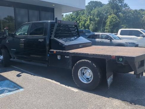 Used 2022 RAM 3500 Tradesman w/ Chrome Appearance Group AWD/4WD image 3
