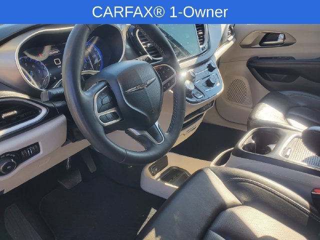 Used 2024 Chrysler Pacifica Touring-L FWD image 12