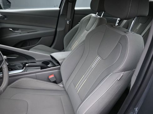 Certified 2025 Hyundai Elantra Sport image 13