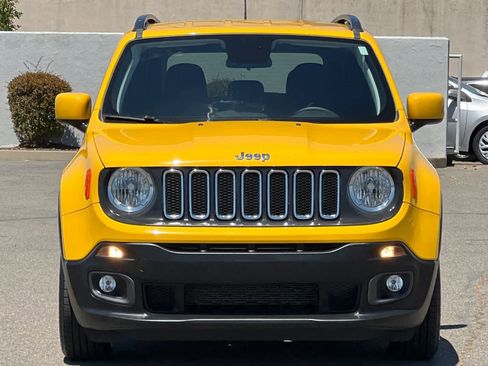 Used 2018 Jeep Renegade Latitude FWD image 10