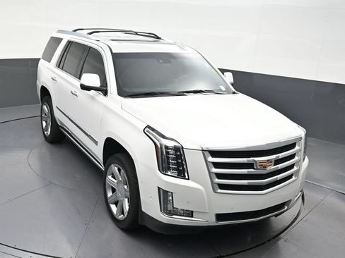 Used 2019 Cadillac Escalade Premium Luxury RWD image 22