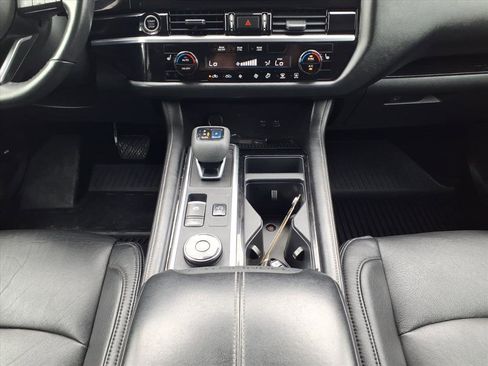 Used 2022 Nissan Pathfinder SV image 18