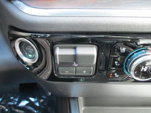 New 2026 GMC Sierra 1500 SLT w/ SLT Convenience Package image 18