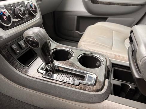 Used 2015 GMC Acadia SLT image 17