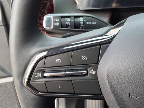 Used 2025 Chevrolet Equinox RS w/ Safety and Technology Package AWD/4WD image 7