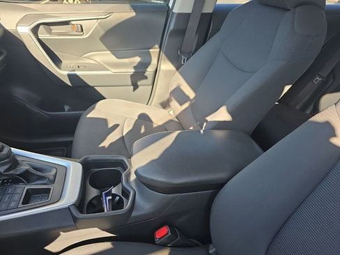 Used 2019 Toyota RAV4 LE image 18
